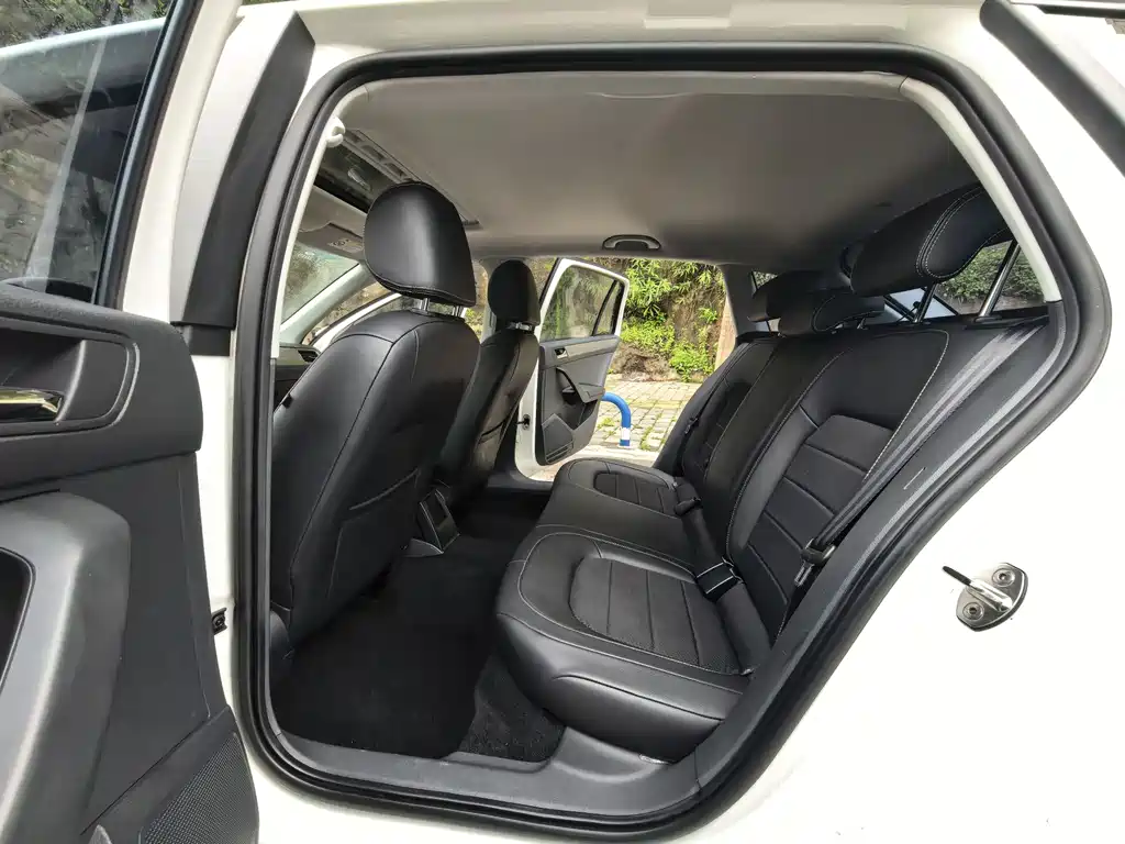 Skoda Rapid Spaceback 2017 — фото 10