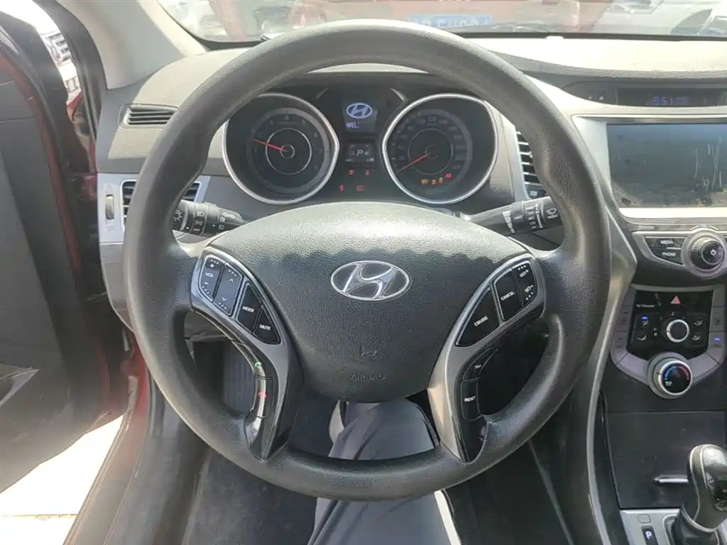 Hyundai Elantra Langdong 2016 — фото 11