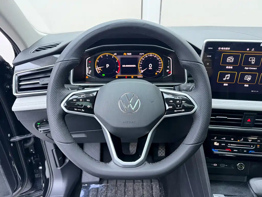 Volkswagen Tiguan L 2023 — фото 11