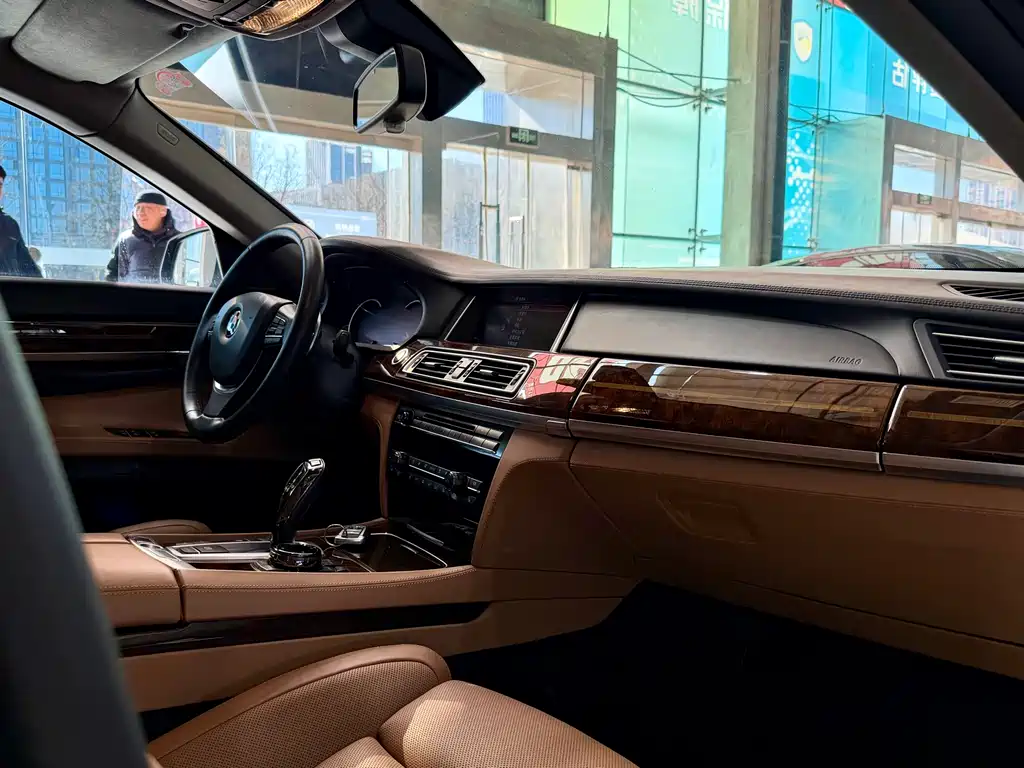 BMW 7 Series 2014 — фото 23