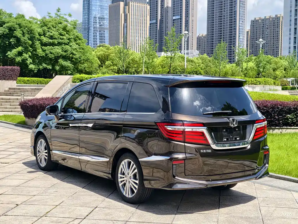 Honda Elysion 2018 — фото 19