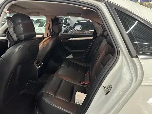 Audi A4L 2015