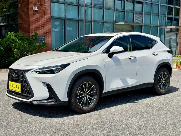 Lexus NX 2024