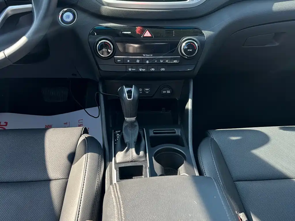 Hyundai Tucson 2017 — фото 16