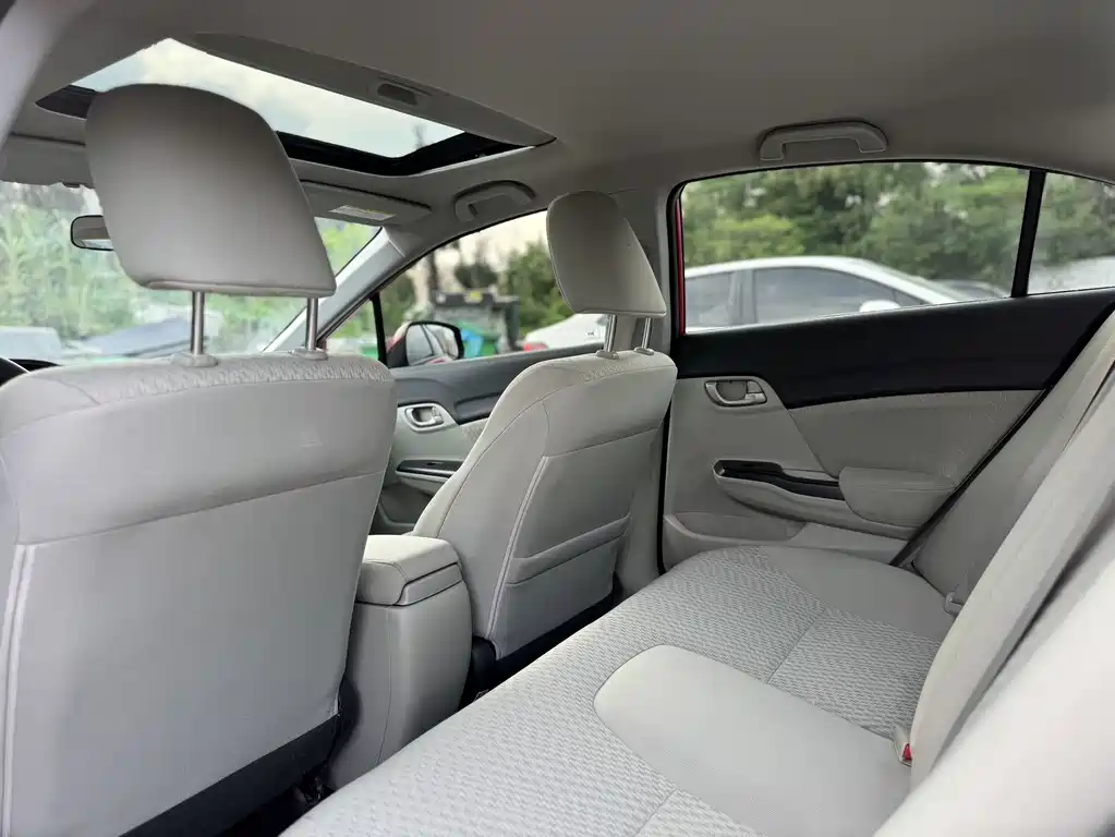 Honda Civic 2015 — фото 14