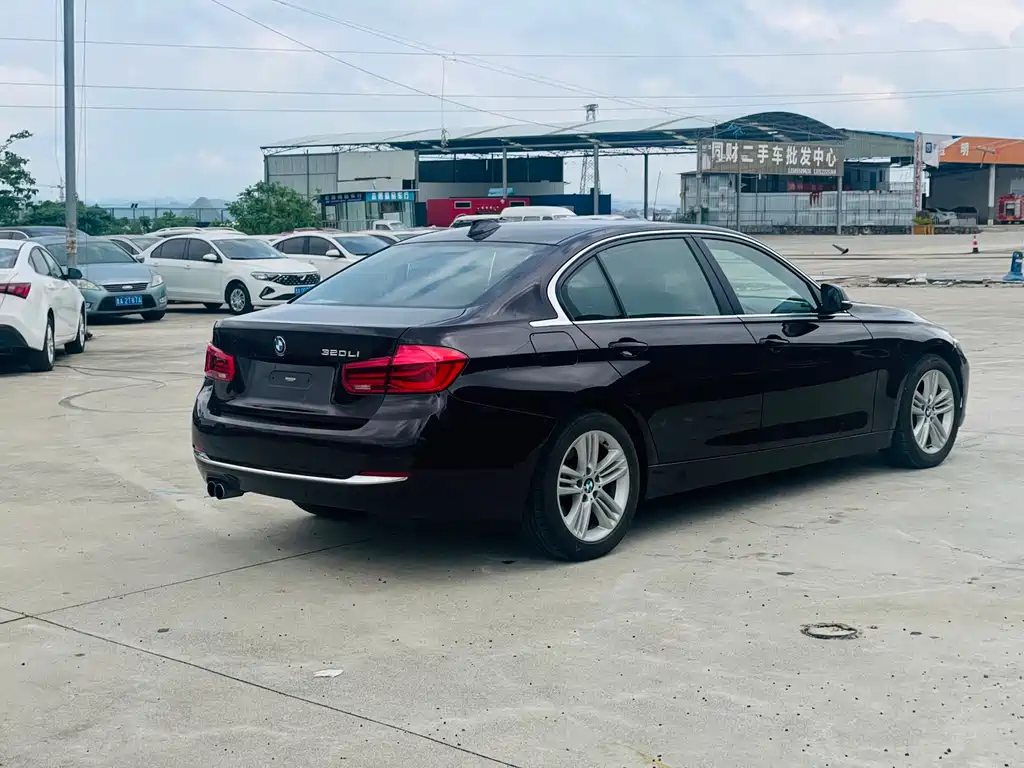 BMW 3 Series 2017 — фото 18