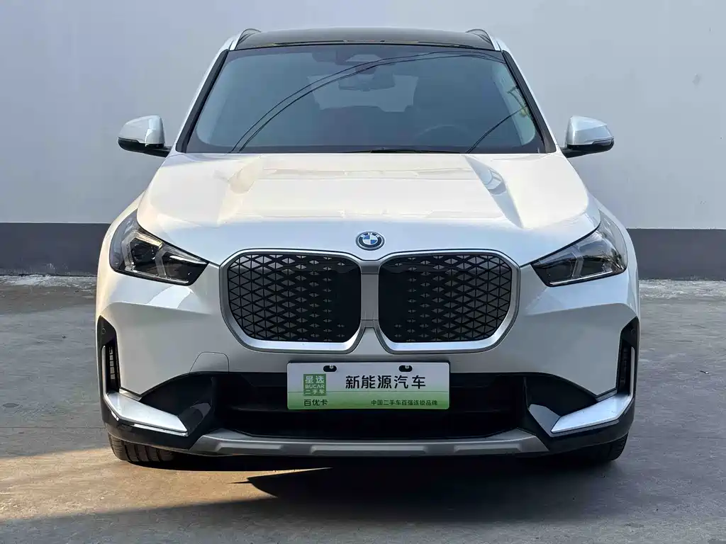 BMW iX1 2025