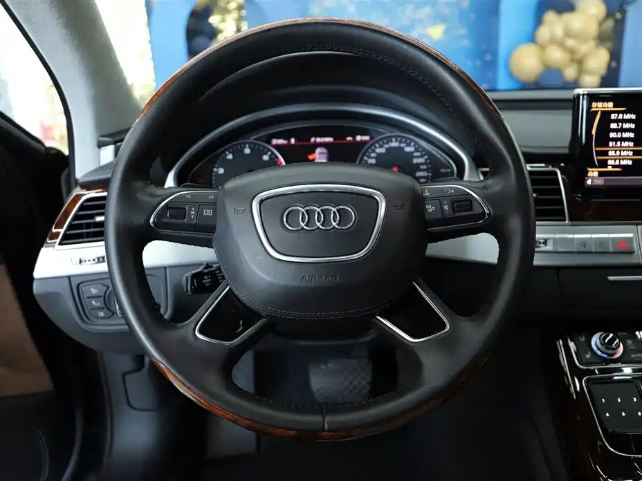 Audi A8 2012 — фото 14