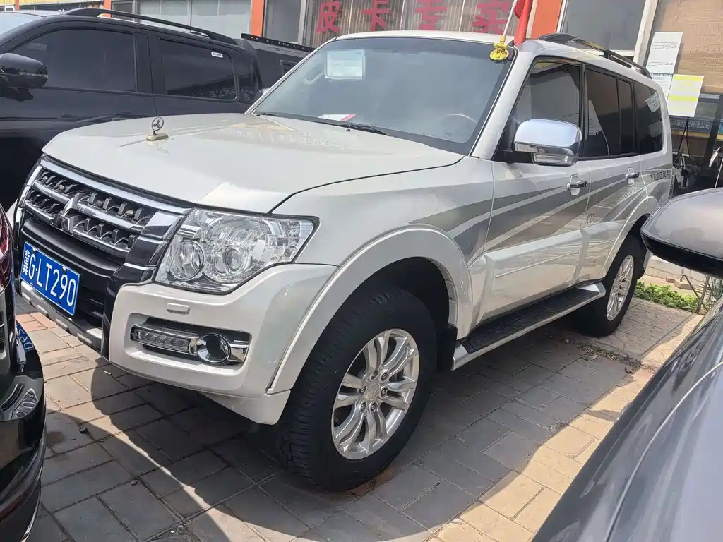 Mitsubishi Pajero 2018 — фото 1