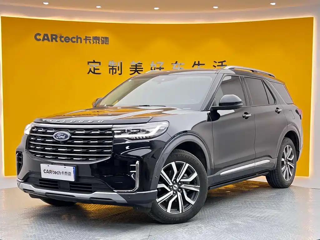 Ford Explorer 2024 — фото 1