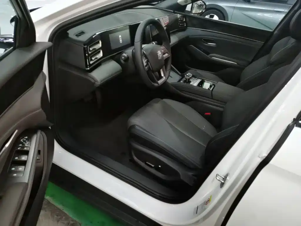 BYD Qin L 2025 — фото 15