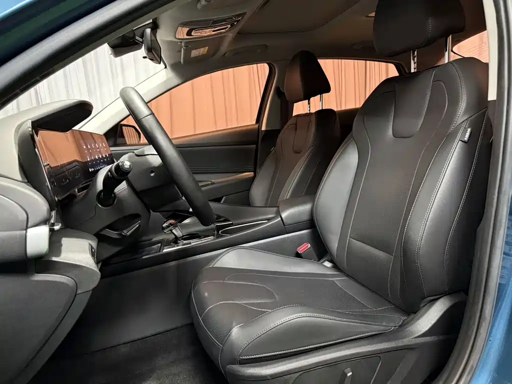 Hyundai Elantra 2022 — фото 10