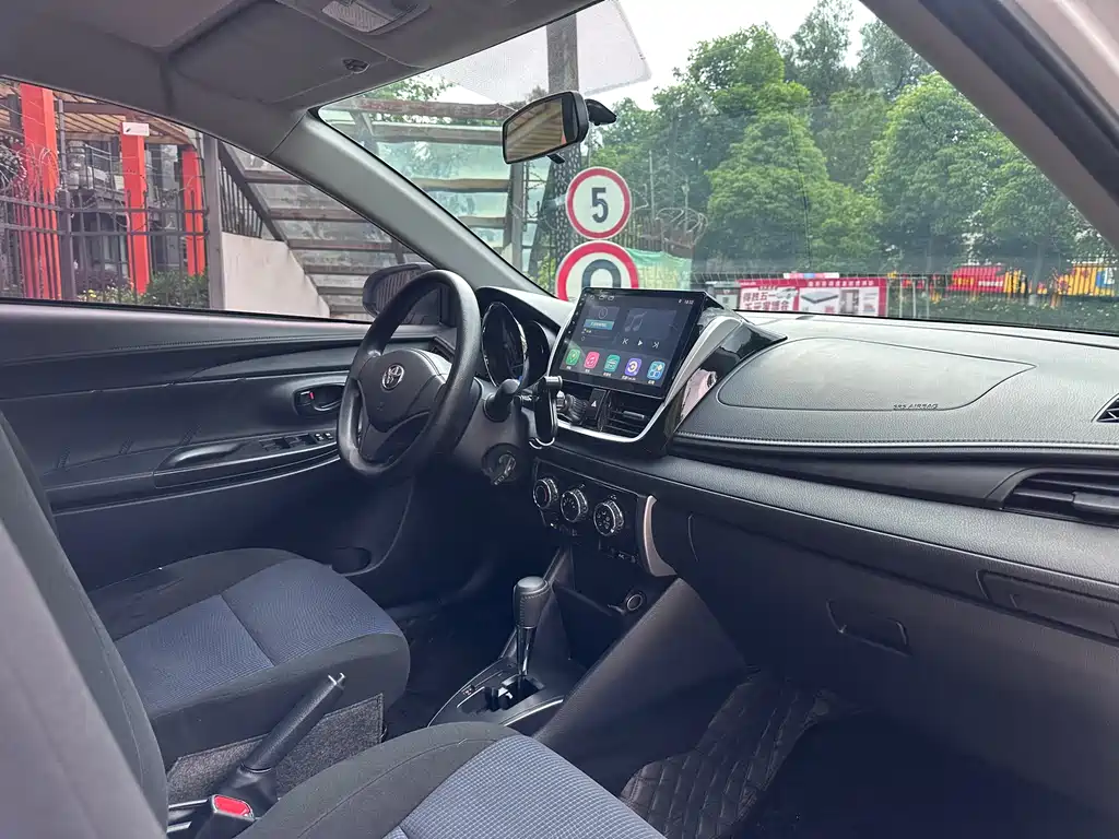 Toyota Yaris L 2019 — фото 12