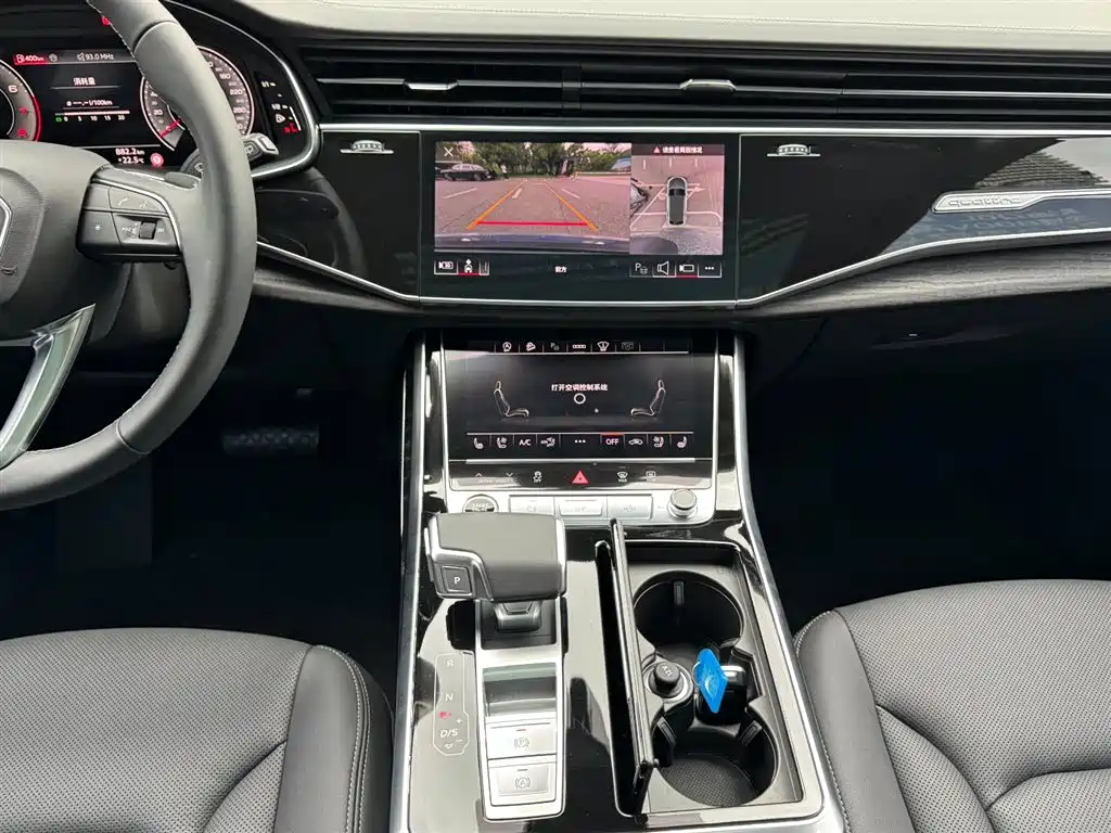 Audi Q8 2025 — фото 18