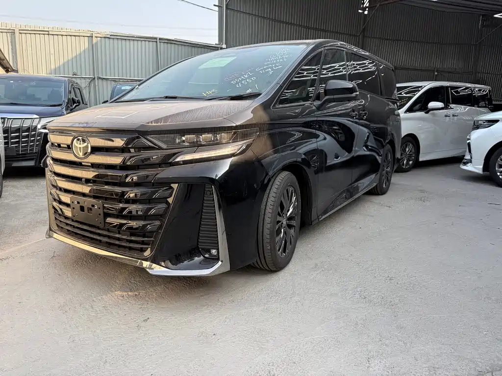 Toyota Vellfire — фото 1