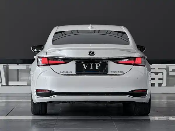 Lexus ES 2023