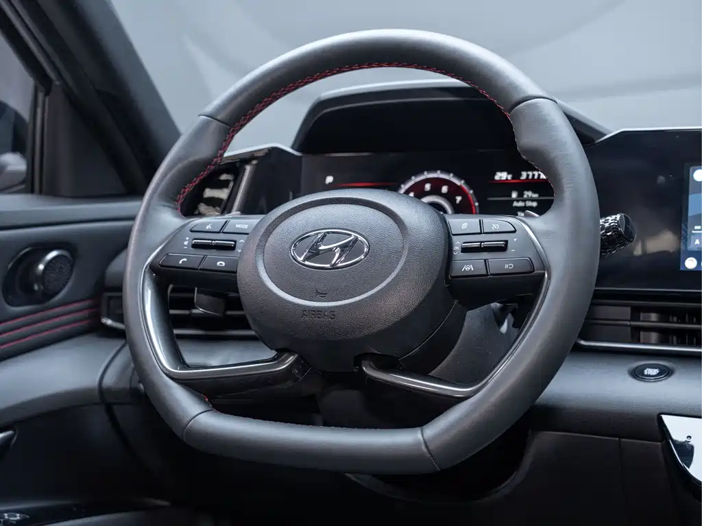 Hyundai Elantra 2023 — фото 14