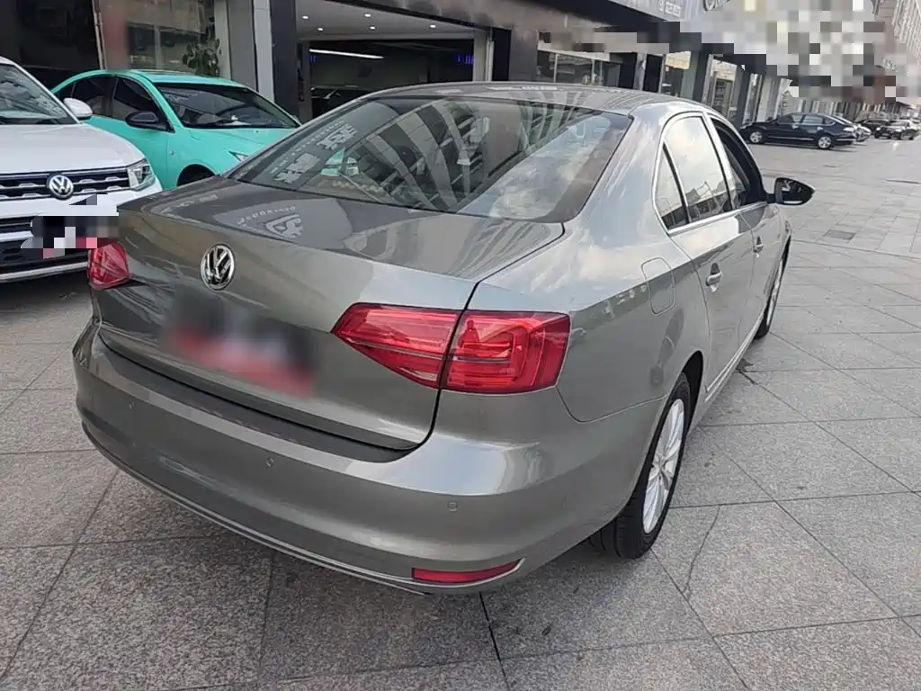 Volkswagen Sagitar 2016
