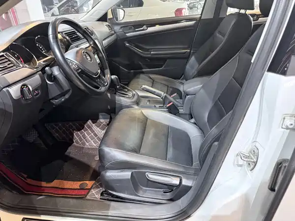 Volkswagen Sagitar 2018