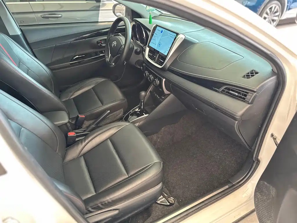 Toyota Yaris L 2022 — фото 11