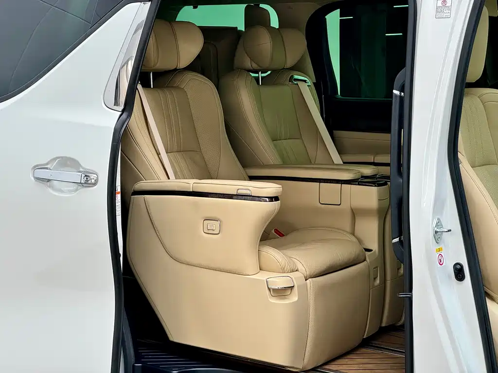 Toyota Alphard 2020 — фото 8