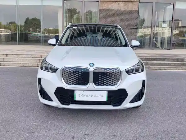 BMW iX1 2025
