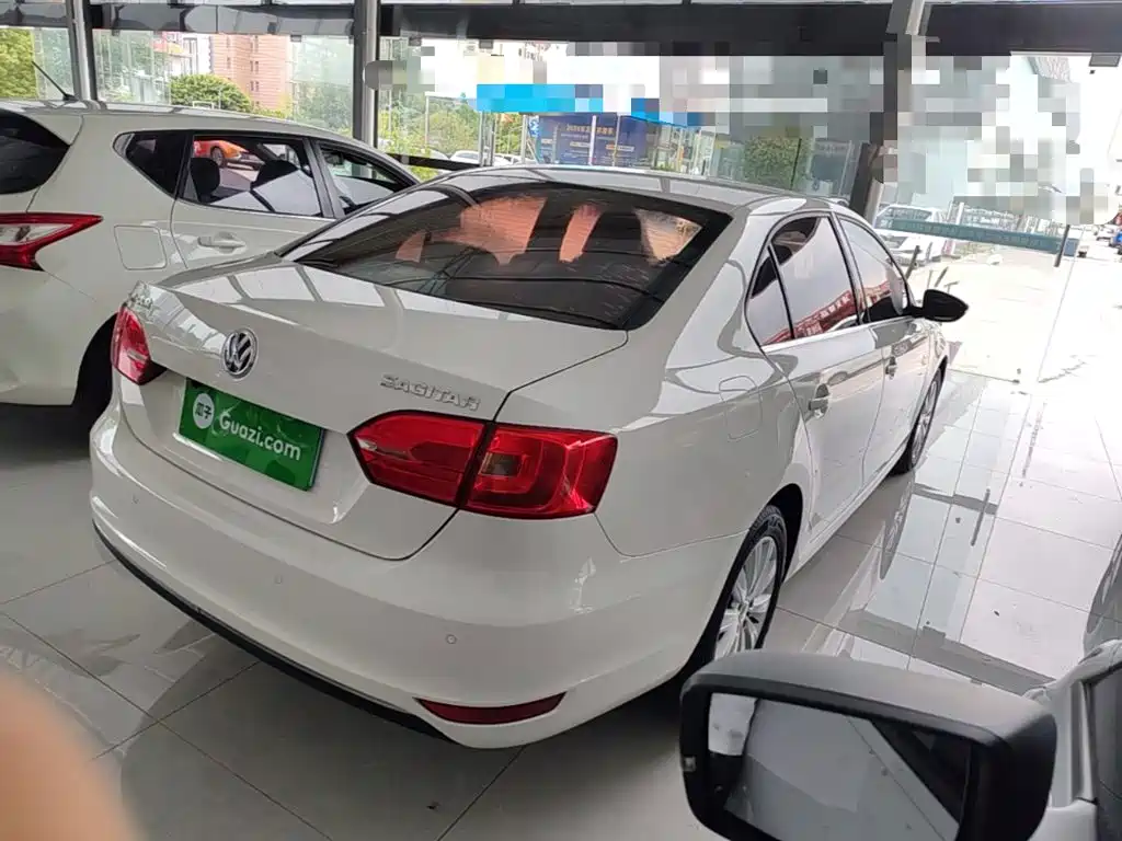 Volkswagen Sagitar 2015