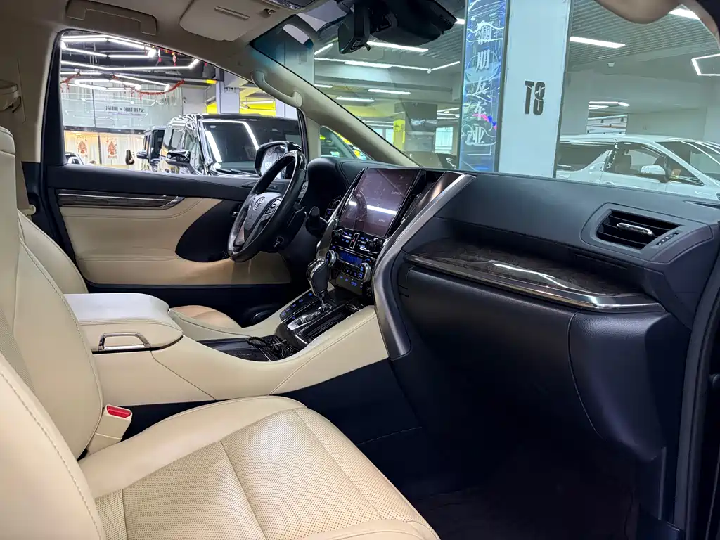 Toyota Alphard 2023 — фото 12