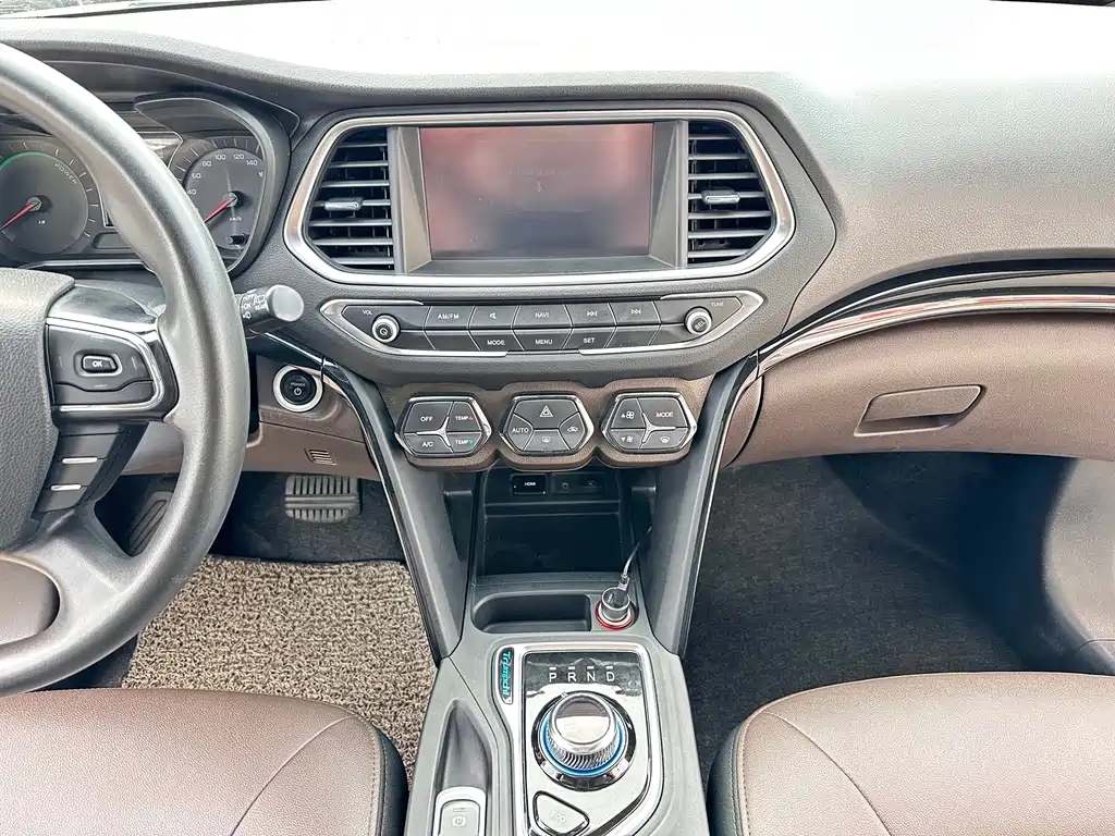 GAC Trumpchi GS4 New Energy 2018 — фото 15