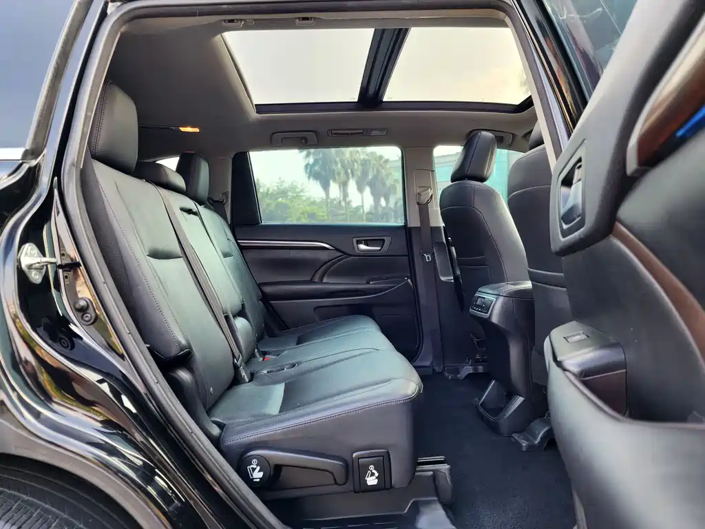 Toyota Highlander 2018 — фото 16