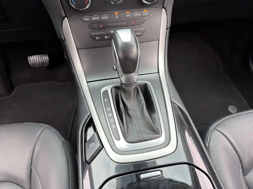 Ford Edge 2016 — фото 10