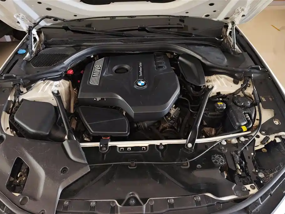 BMW 5 Series 2018 — фото 10