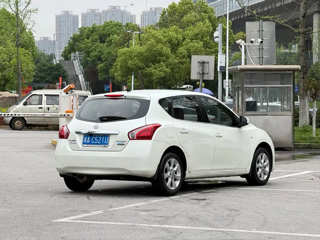 Nissan Tiida 2015 — фото 3