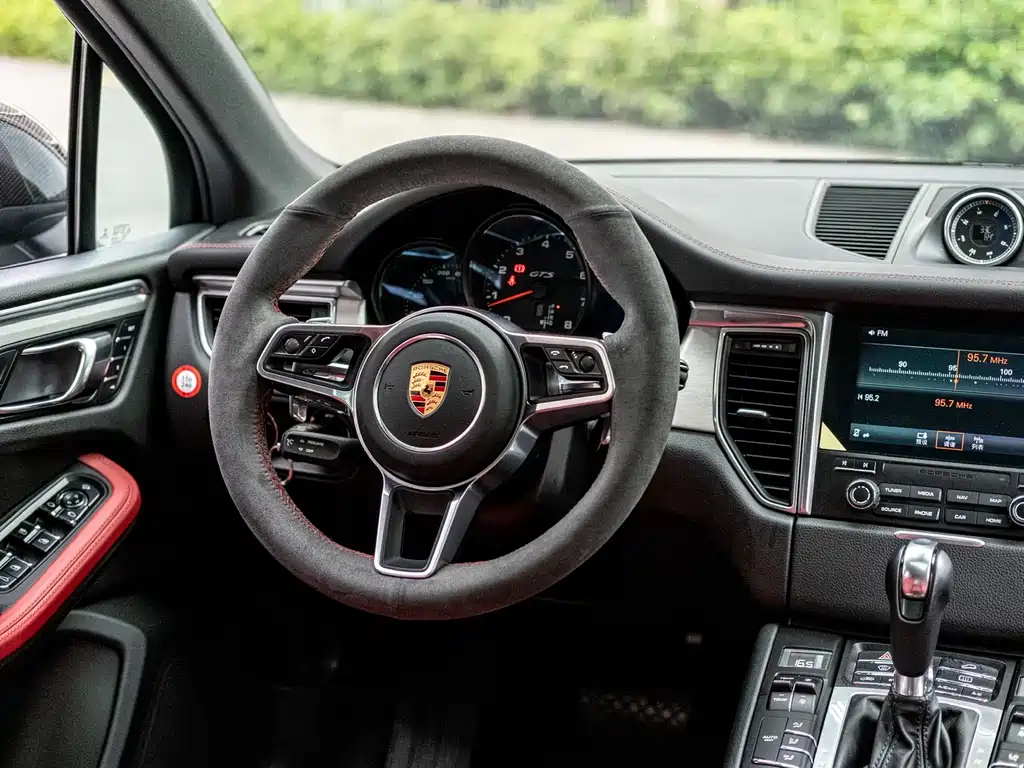 Porsche Macan 2016 — фото 9