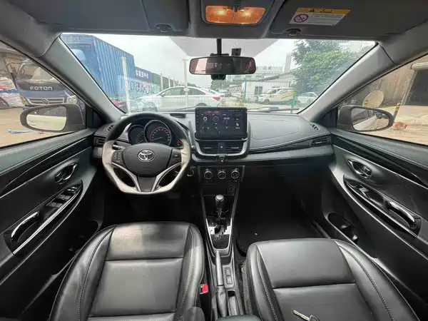 Toyota Yaris L 2022