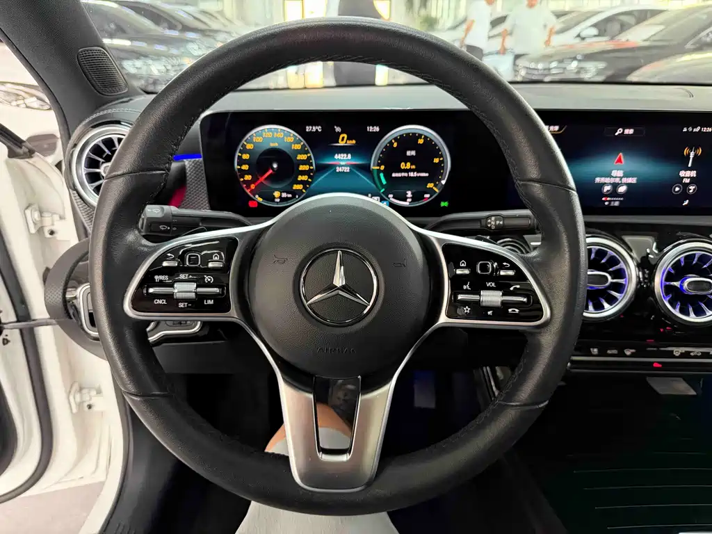 Mercedes-Benz A-Class 2023 — фото 12