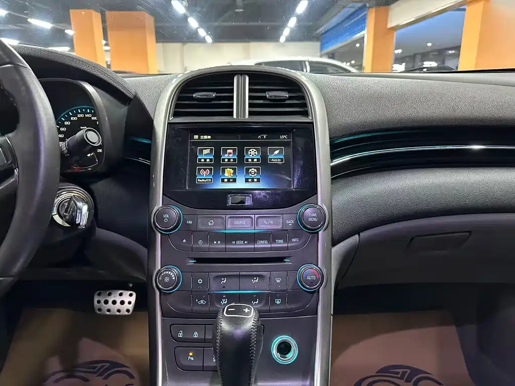 Chevrolet Malibu 2015 — фото 11