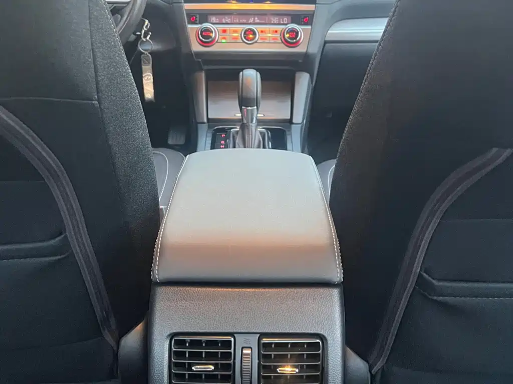 Subaru Legacy 2020 — фото 27