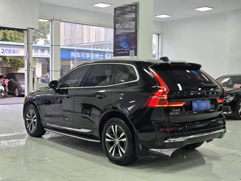 Volvo XC60 2022 — фото 16