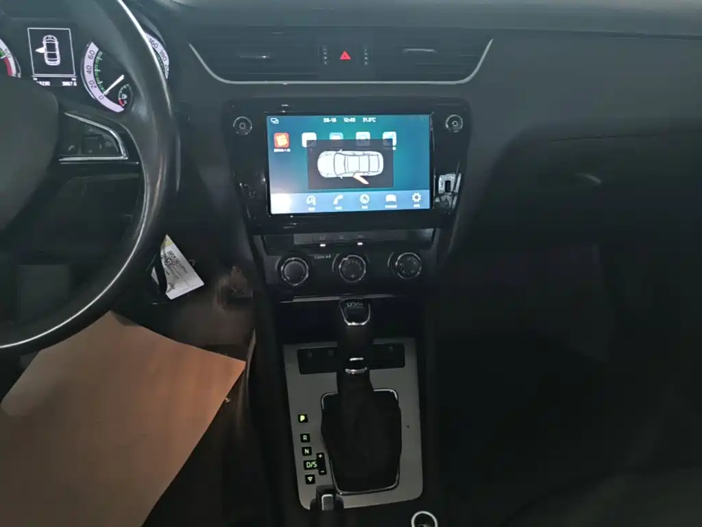 Skoda Octavia 2017 — фото 9