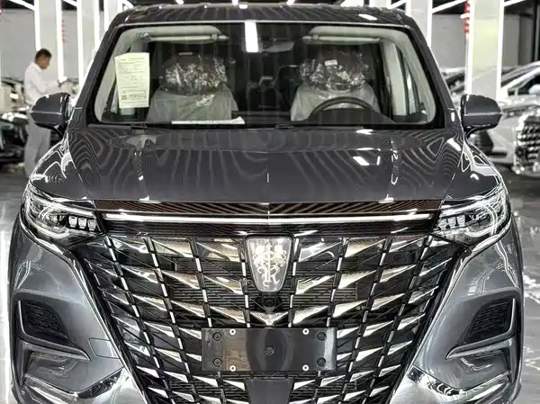 Roewe iMAX8 2023