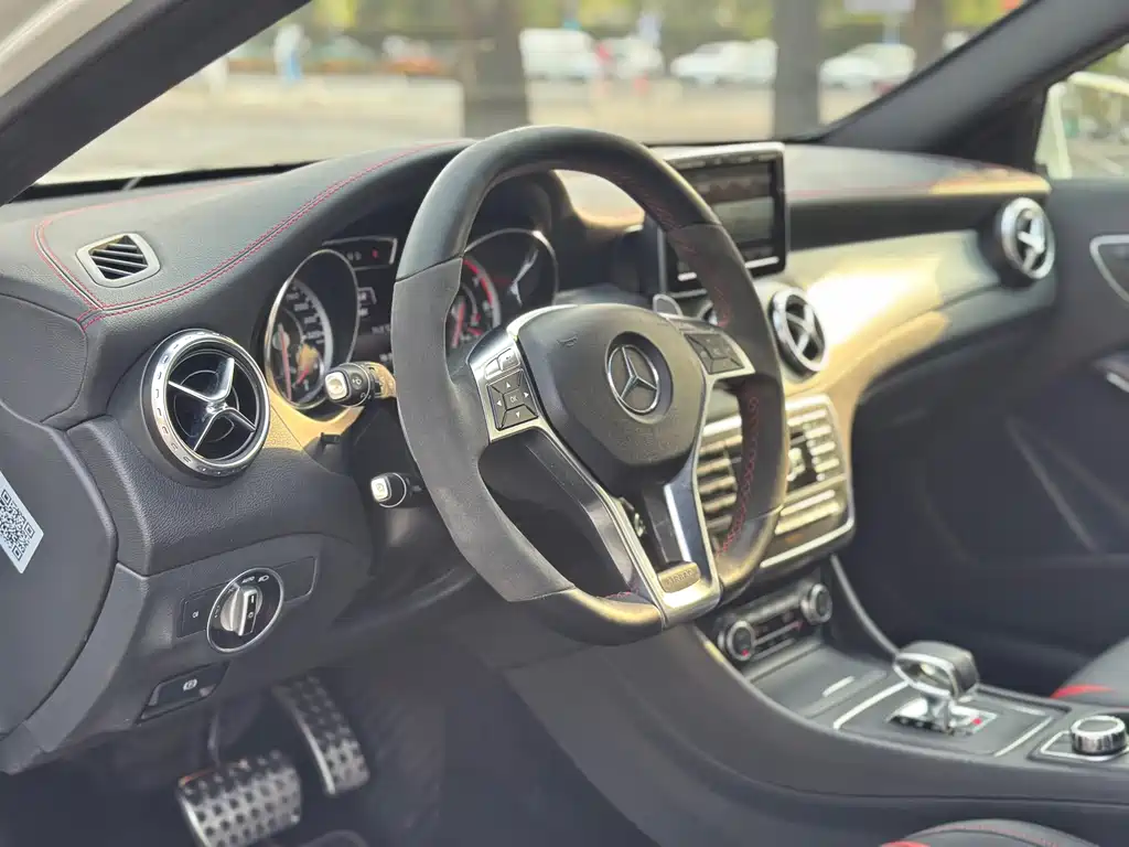 Mercedes-Benz GLA AMG 2015 — фото 17