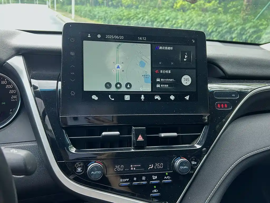 Toyota Camry 2023 — фото 12