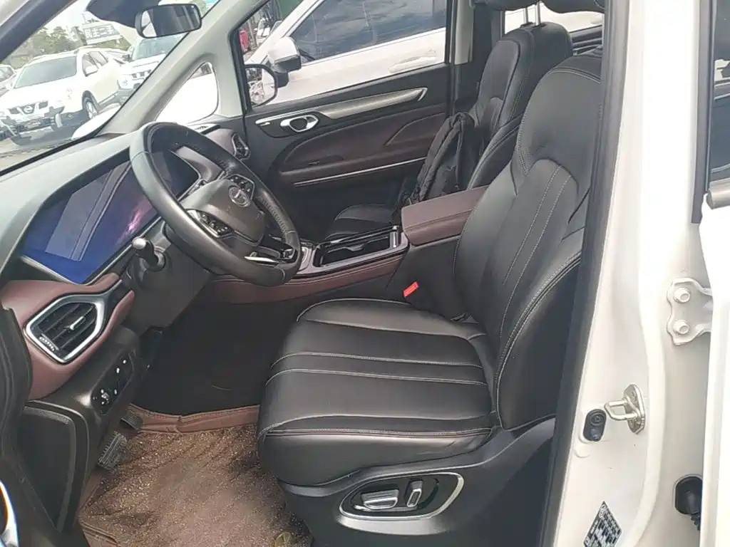 GAC Motor Trumpchi M6 2023 — фото 15