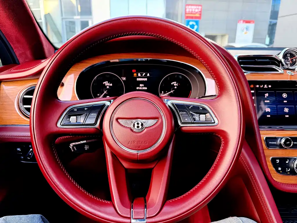Bentley Bentayga 2021 — фото 45