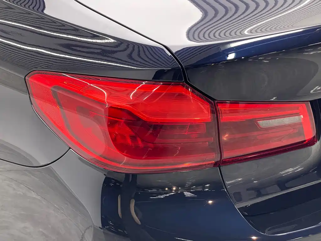 BMW 5 Series 2020 — фото 20