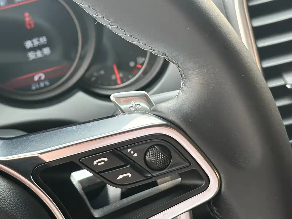 Porsche Cayenne 2015 — фото 30