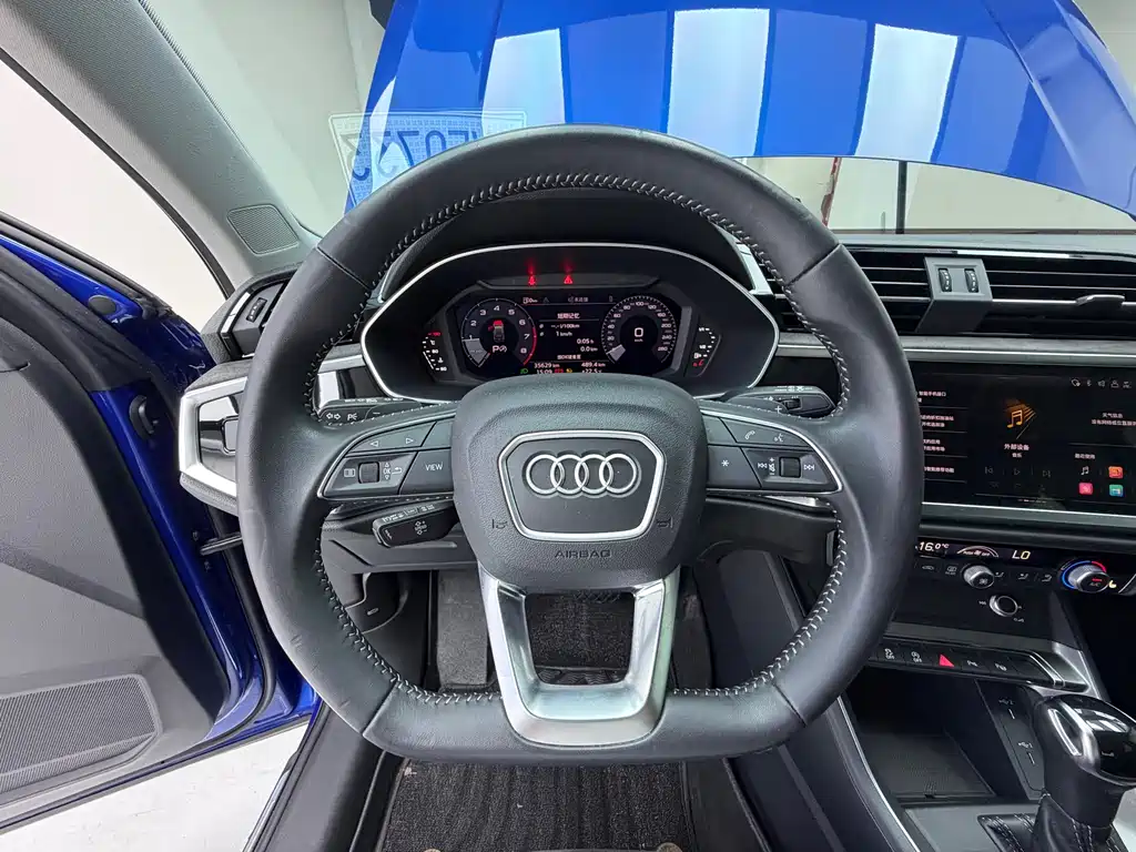 Audi Q3 2021 — фото 12