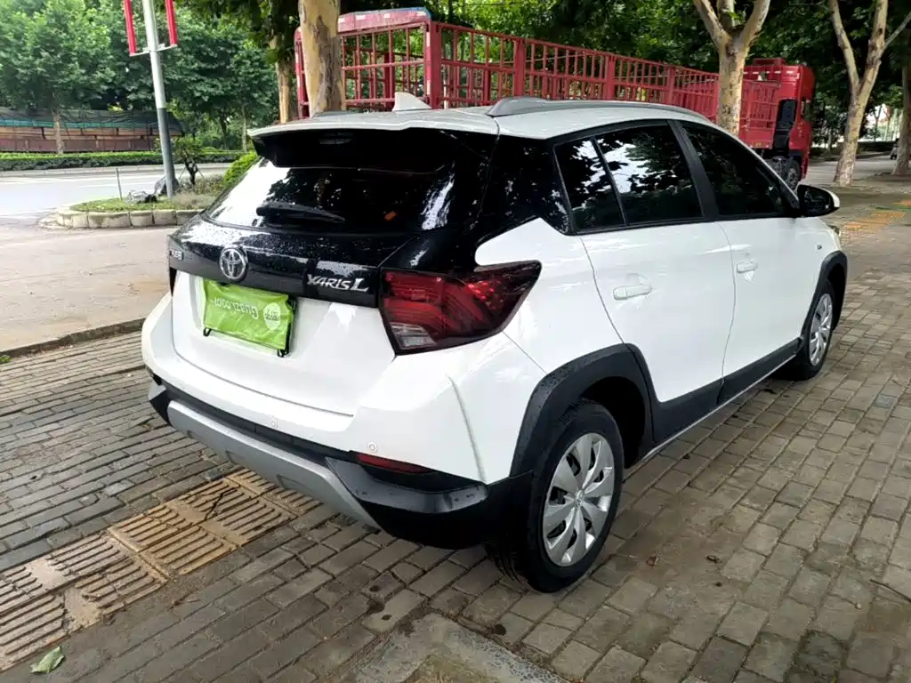 Toyota Yaris L 2022