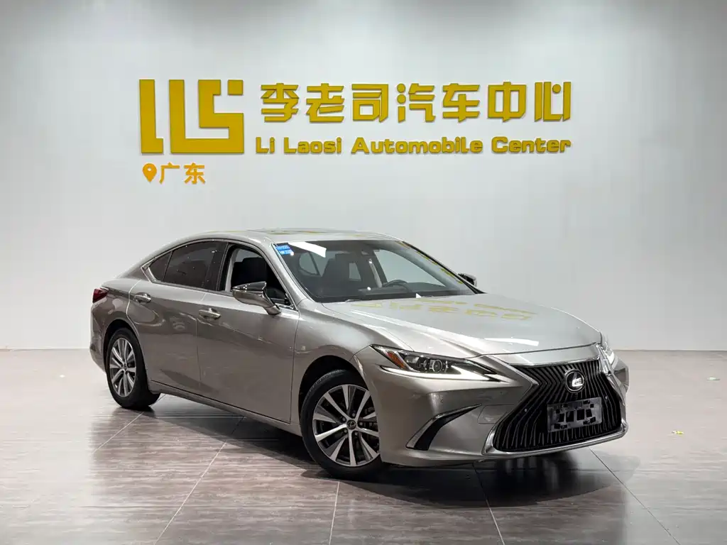 Lexus ES 2019 — фото 6